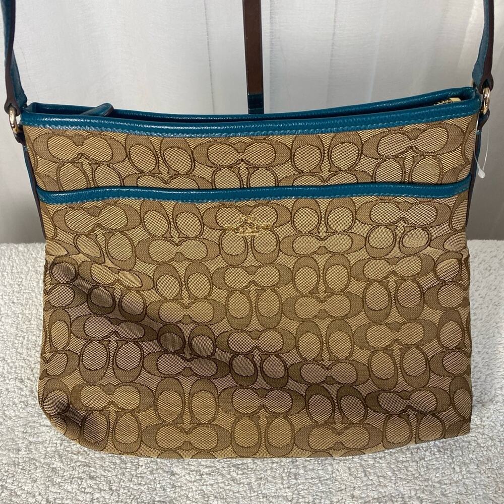 GUC Coach Signature Ocean Zip Crossbody